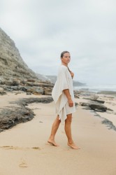 Sukienka na plażę SERENITÀ z haftem w stokrotki Rozmiar XS/S