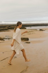 Sukienka na plażę SERENITÀ z haftem w stokrotki Rozmiar XS/S