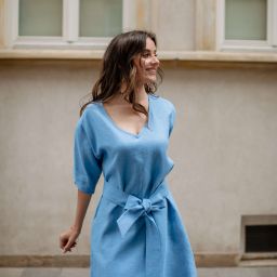 niebieska sukienka lniana