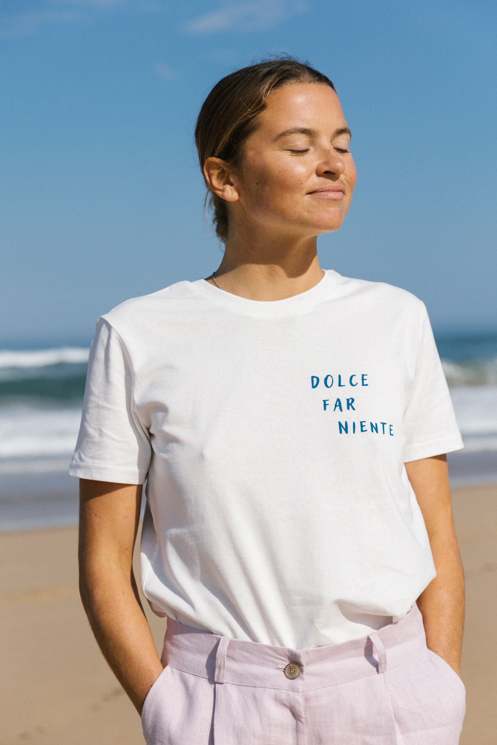 t-shirt z bawełny organicznej z napisem dolce far niente