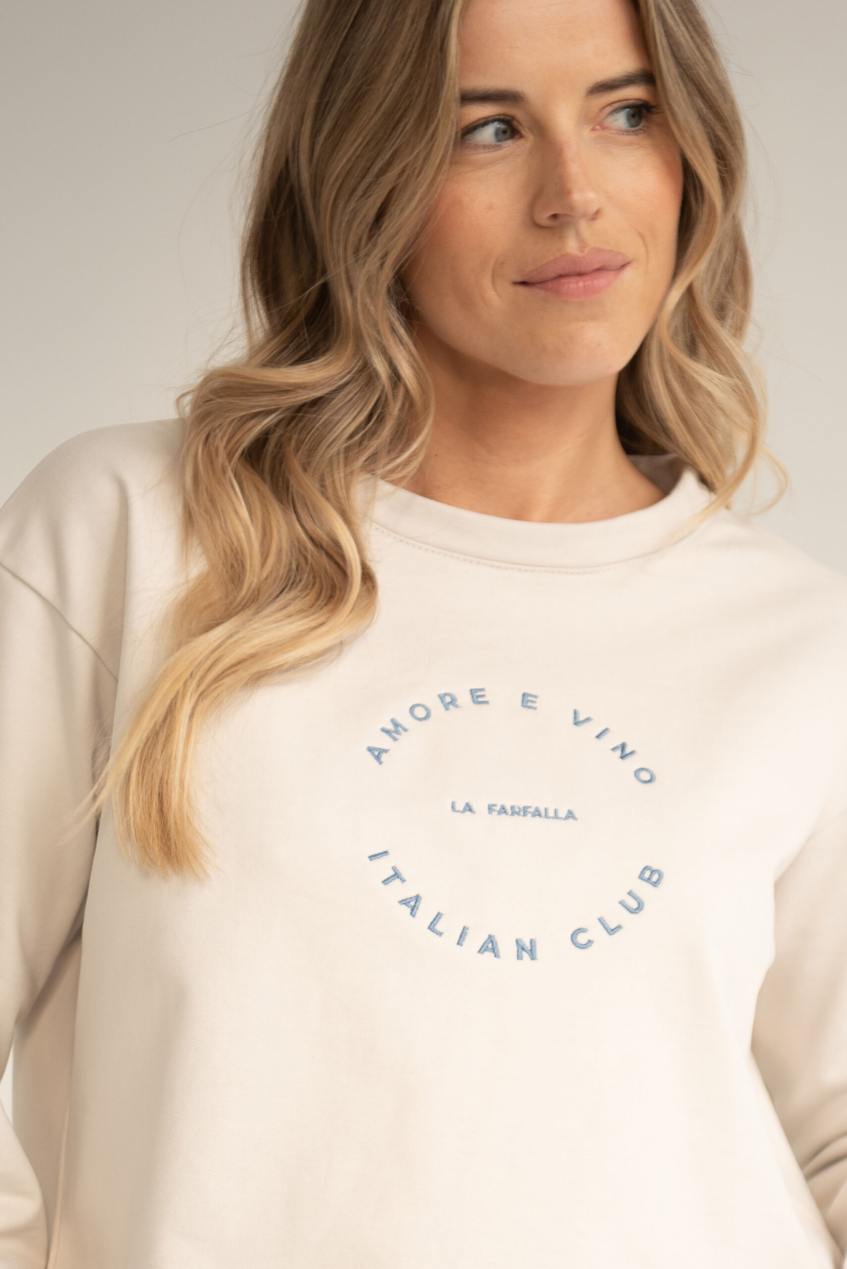 Bluza z haftowanym napisem Amore e Vino Italian Club